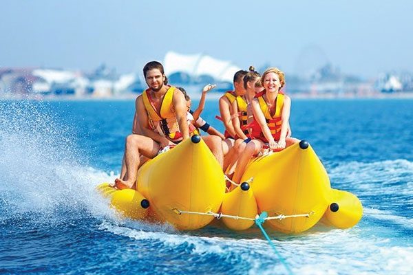 Bouée tractée dans la baie d'Agadir